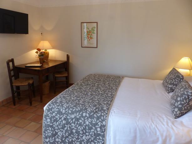 Imagen de la habitación del Hotel Charembeau. Foto 12