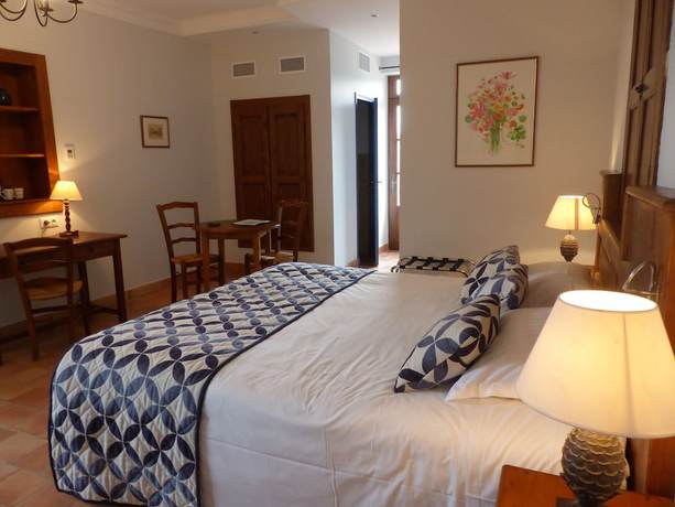 Imagen de la habitación del Hotel Charembeau. Foto 13
