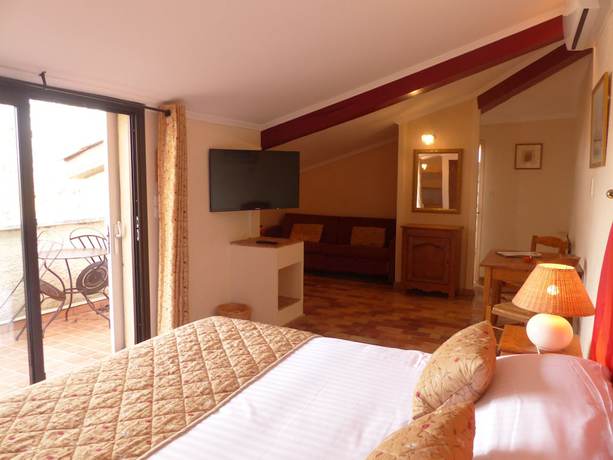 Imagen de la habitación del Hotel Charembeau. Foto 14