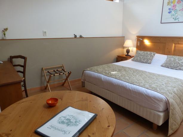 Imagen de la habitación del Hotel Charembeau. Foto 16