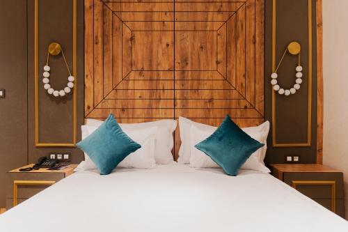 Imagen de la habitación del Hotel Charf. Foto 8