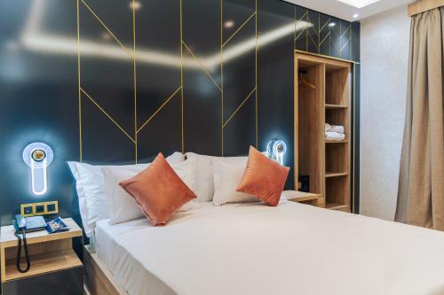Imagen de la habitación del Hotel Charf. Foto 9