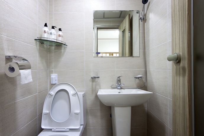 Imagen de la habitación del Hotel Charim Guesthouse. Foto 7
