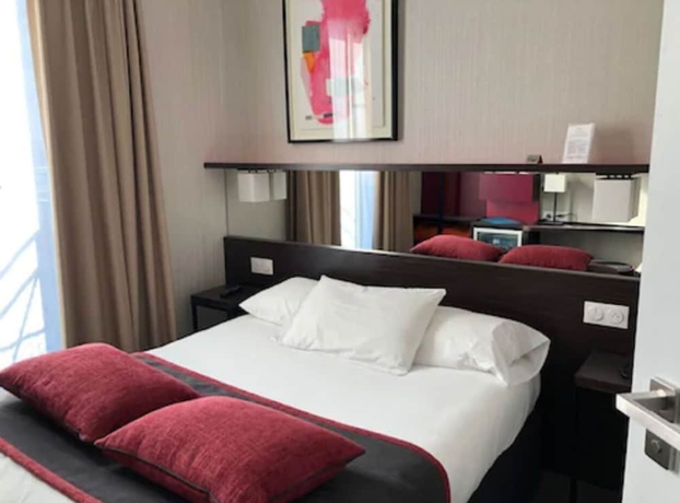 Imagen de la habitación del Hotel Charing Cross, Arco del Triunfo-El&iacute;seo. Foto 2