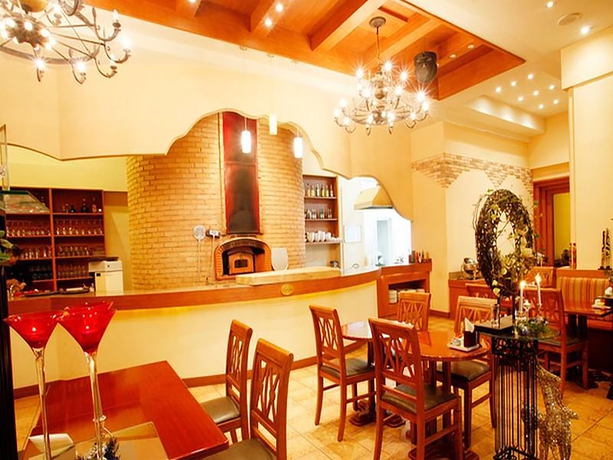 Imagen de los interiores del Hotel Charis. Foto 10