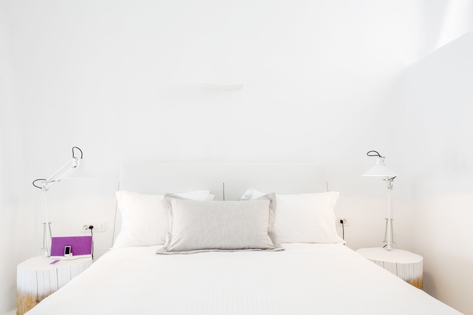 Imagen de la habitación del Hotel Charisma Suites. Foto 3