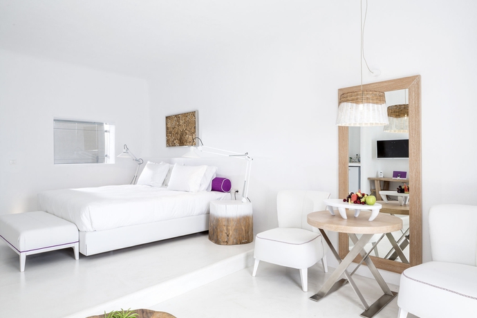 Imagen de la habitación del Hotel Charisma Suites. Foto 4