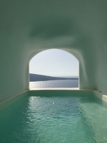 Imagen de la habitación del Hotel Charisma Suites. Foto 5