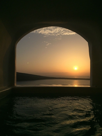 Imagen de la habitación del Hotel Charisma Suites. Foto 6