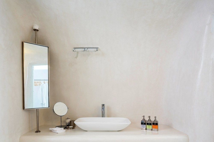 Imagen de la habitación del Hotel Charisma Suites. Foto 7