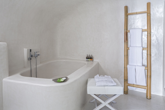 Imagen de la habitación del Hotel Charisma Suites. Foto 9