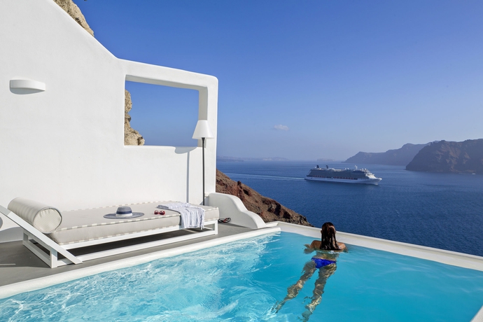 Imagen de la piscina del Hotel Charisma Suites. Foto 14