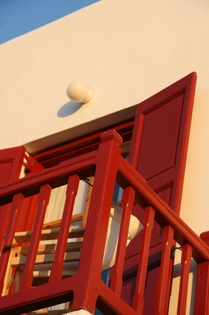 Imagen de los exteriores del Hotel Charissi. Foto 10