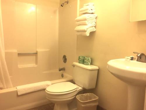 Imagen de la habitación del Hotel Charlee Villas By The Beach. Foto 13