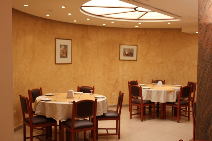 Imagen del bar/restaurante del Hotel Charles, Beirut. Foto 3