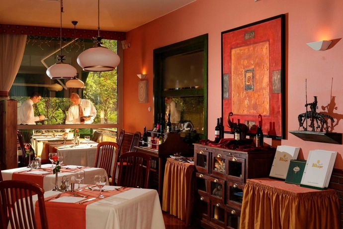 Imagen del bar/restaurante del Hotel Charles, Budapest. Foto 6