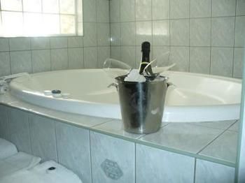 Imagen de la habitación del Hotel Charles Rasp Motor Inn and Cottages. Foto 2