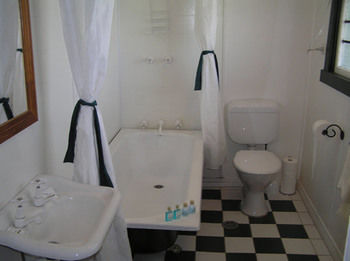 Imagen de los interiores del Hotel Charles Rasp Motor Inn and Cottages. Foto 8