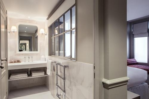 Imagen de la habitación del Hotel Charles V. Foto 9