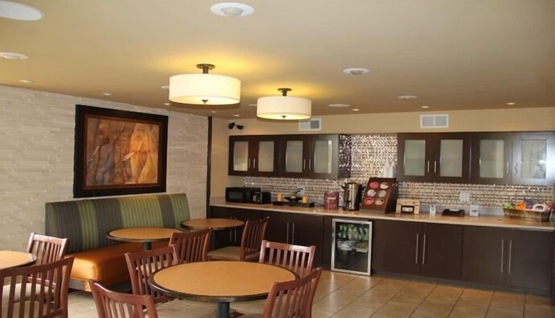 Imagen del bar/restaurante del Hotel Charleston Creekside Inn. Foto 8