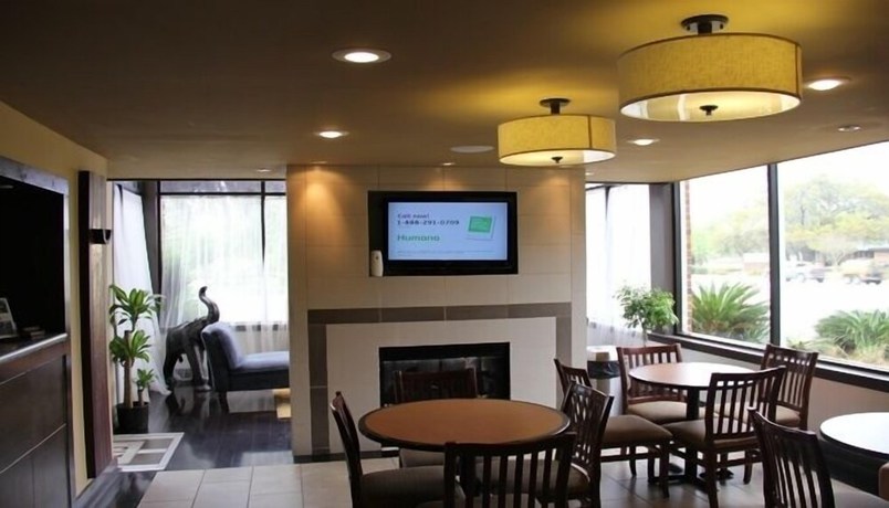 Imagen de los interiores del Hotel Charleston Creekside Inn. Foto 16