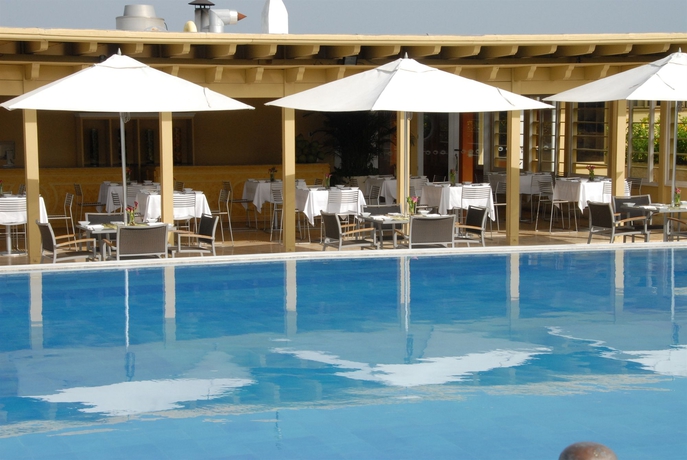 Imagen de la piscina del Hotel Charleston Santa Teresa Cartagena. Foto 15