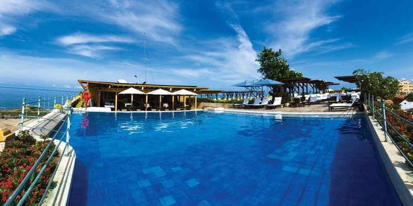 Imagen de la piscina del Hotel Charleston Santa Teresa Cartagena. Foto 16