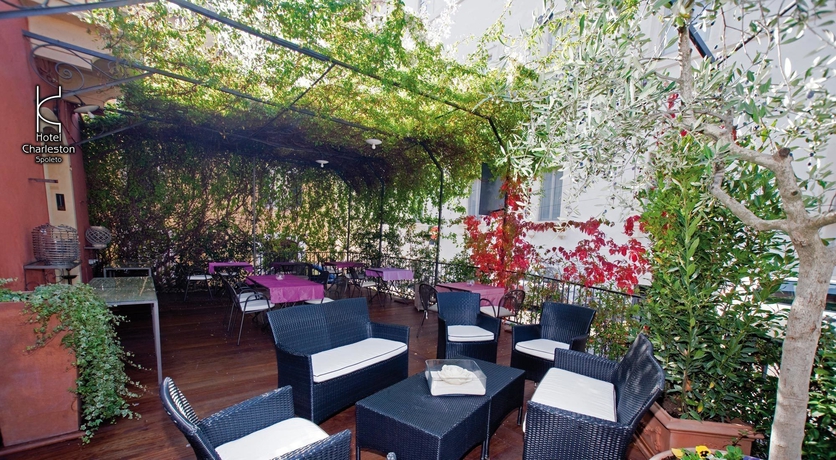 Imagen de los exteriores del Hotel Charleston, Spoleto. Foto 10