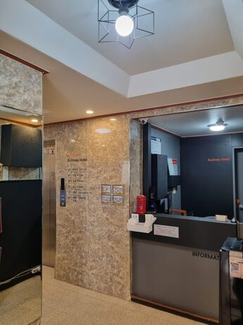 Imagen general del Hotel Charlie. Foto 10