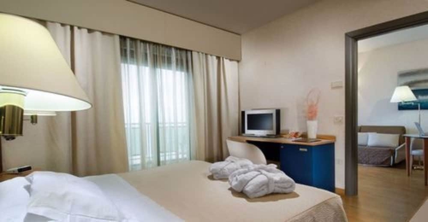 Imagen de la habitación del Hotel Charlie in Pesaro. Foto 10