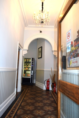 Imagen de los interiores del Hotel Charlies. Foto 16