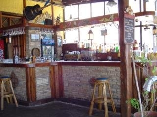 Imagen del bar/restaurante del Hotel Charlina. Foto 2