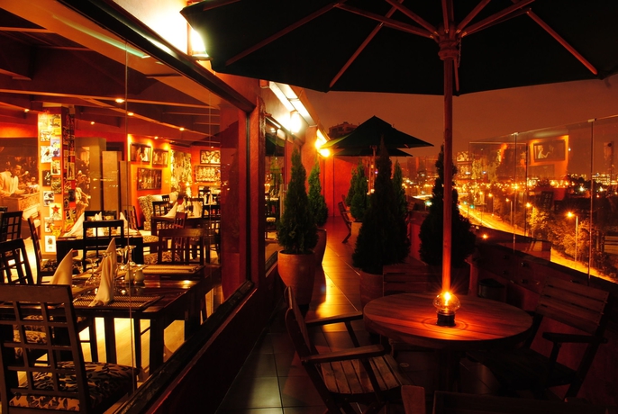 Imagen del bar/restaurante del Hotel Charlotte Suite 26. Foto 7