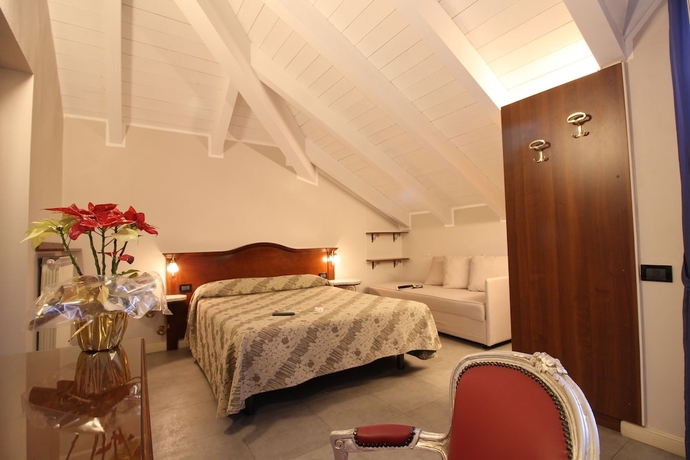 Imagen de la habitación del Hotel Charly. Foto 5