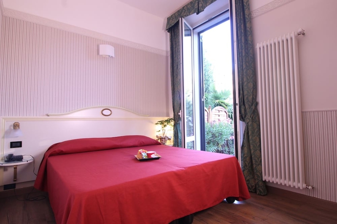 Imagen de la habitación del Hotel Charly. Foto 7