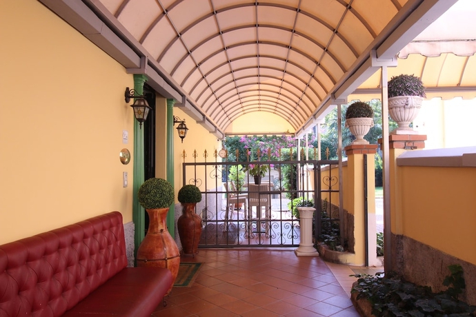 Imagen de los interiores del Hotel Charly. Foto 15