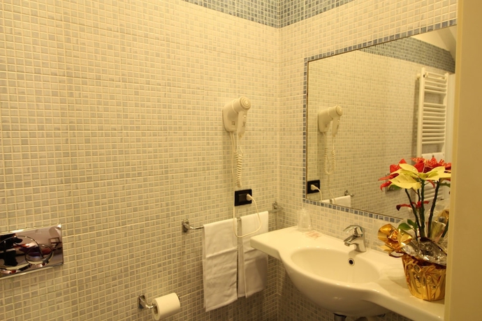 Imagen de la habitación del Hotel Charly. Foto 11