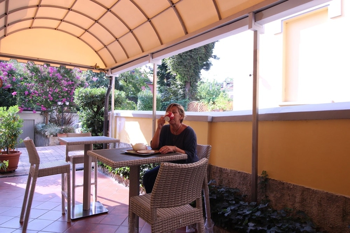 Imagen de los interiores del Hotel Charly. Foto 18