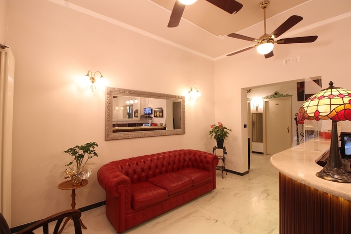 Imagen de los interiores del Hotel Charly, Mil&aacute;n. Foto 17