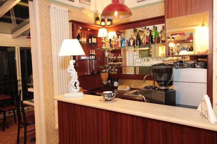 Imagen del bar/restaurante del Hotel Charly, Mil&aacute;n. Foto 4