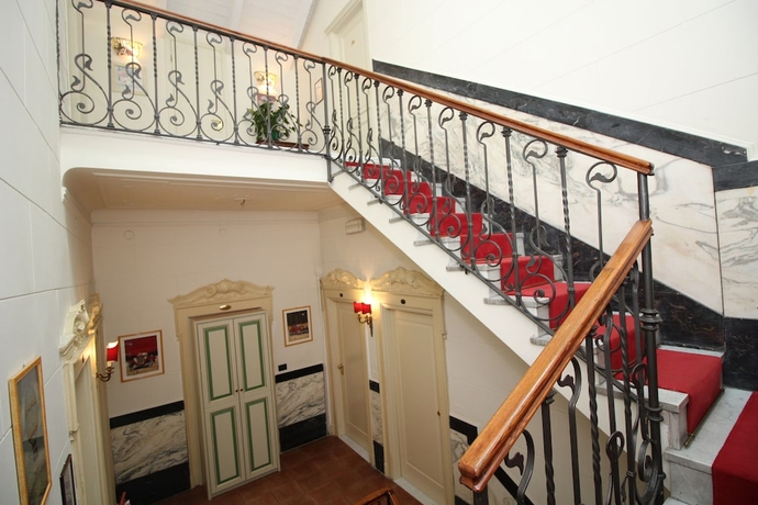 Imagen de los interiores del Hotel Charly, Mil&aacute;n. Foto 19