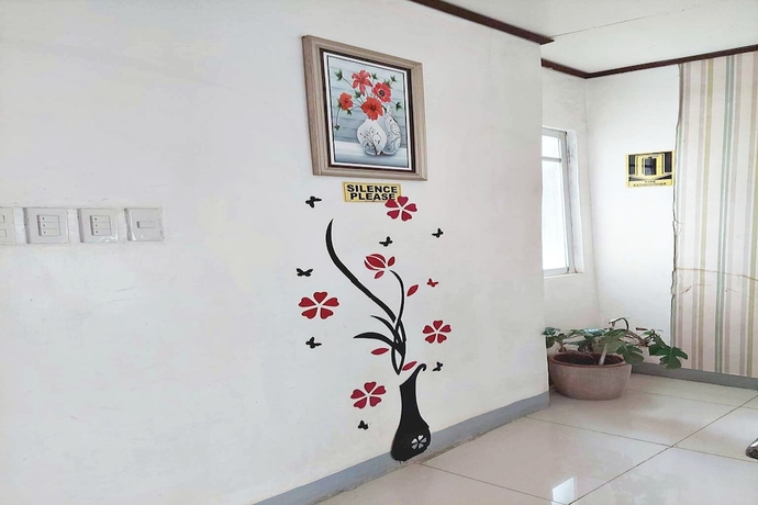 Imagen de los interiores del Hotel Charlz Angel Inn. Foto 17