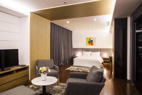 Imagen de la habitación del Hotel Charm Suite Residence Saigon. Foto 9