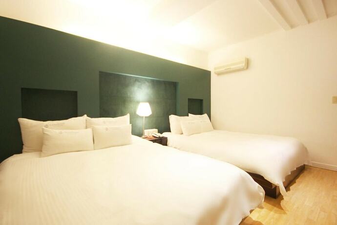 Imagen general del Hotel Charmant. Foto 11