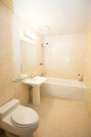Imagen general del Hotel Charmant. Foto 14