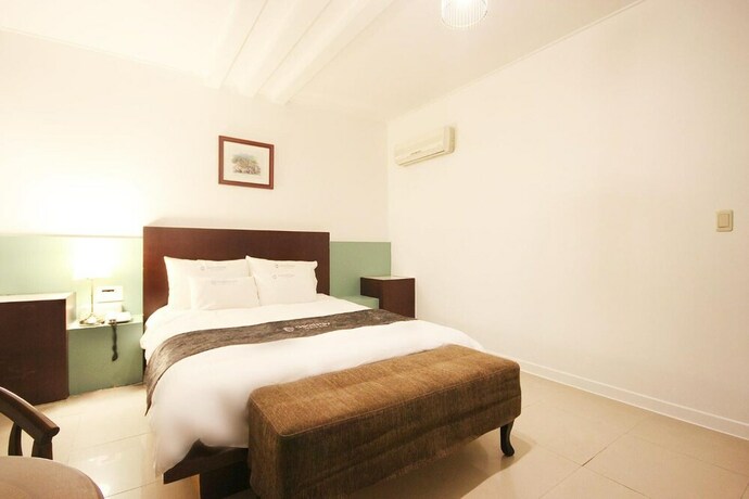 Imagen de la habitación del Hotel Charmant. Foto 21