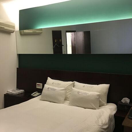 Imagen de la habitación del Hotel Charmant. Foto 22