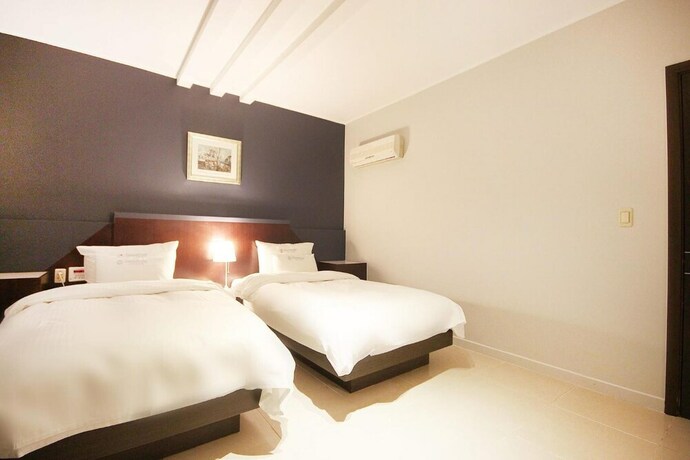Imagen de la habitación del Hotel Charmant. Foto 24
