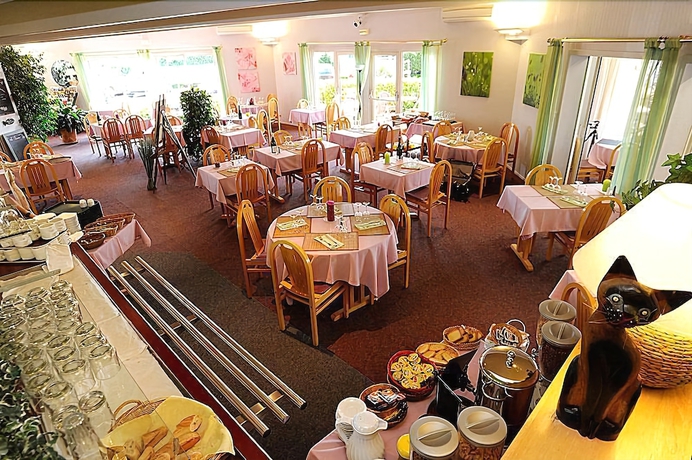 Imagen del bar/restaurante del Hotel Charme En Beaujolais. Foto 7