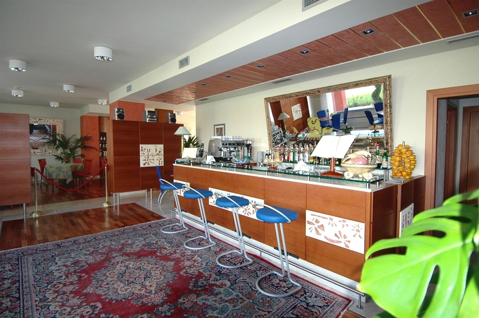 Imagen del bar/restaurante del Hotel Charme. Foto 2